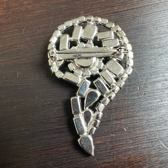 Vintage Unsigned Brooch Pin Paisley Clear Baguette Rhinestone Swirl - Picture 2 of 2